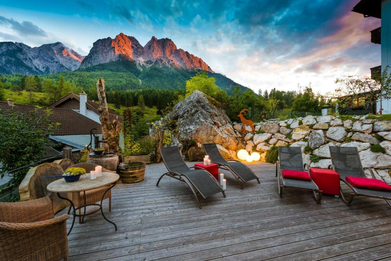 Bayern Resort Hotel - Adults Only - Mit Zugspitzblick - Eibsee-Naehe - Wellnessbereich - Naturpool Im Sommer Grainau Exterior foto