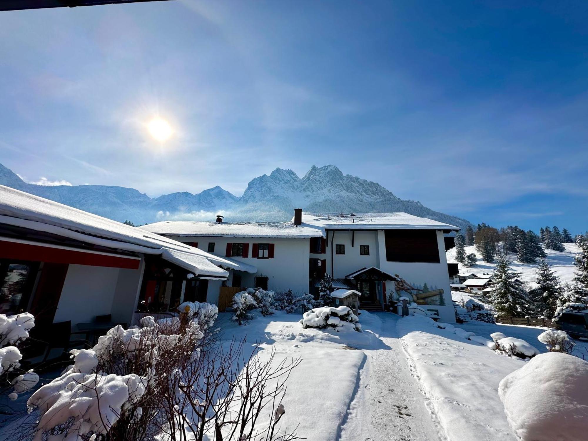 Bayern Resort Hotel - Adults Only - Mit Zugspitzblick - Eibsee-Naehe - Wellnessbereich - Naturpool Im Sommer Grainau Exterior foto