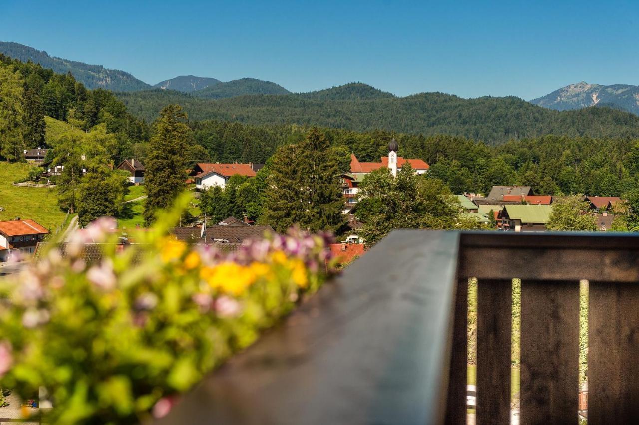 Bayern Resort Hotel - Adults Only - Mit Zugspitzblick - Eibsee-Naehe - Wellnessbereich - Naturpool Im Sommer Grainau Exterior foto